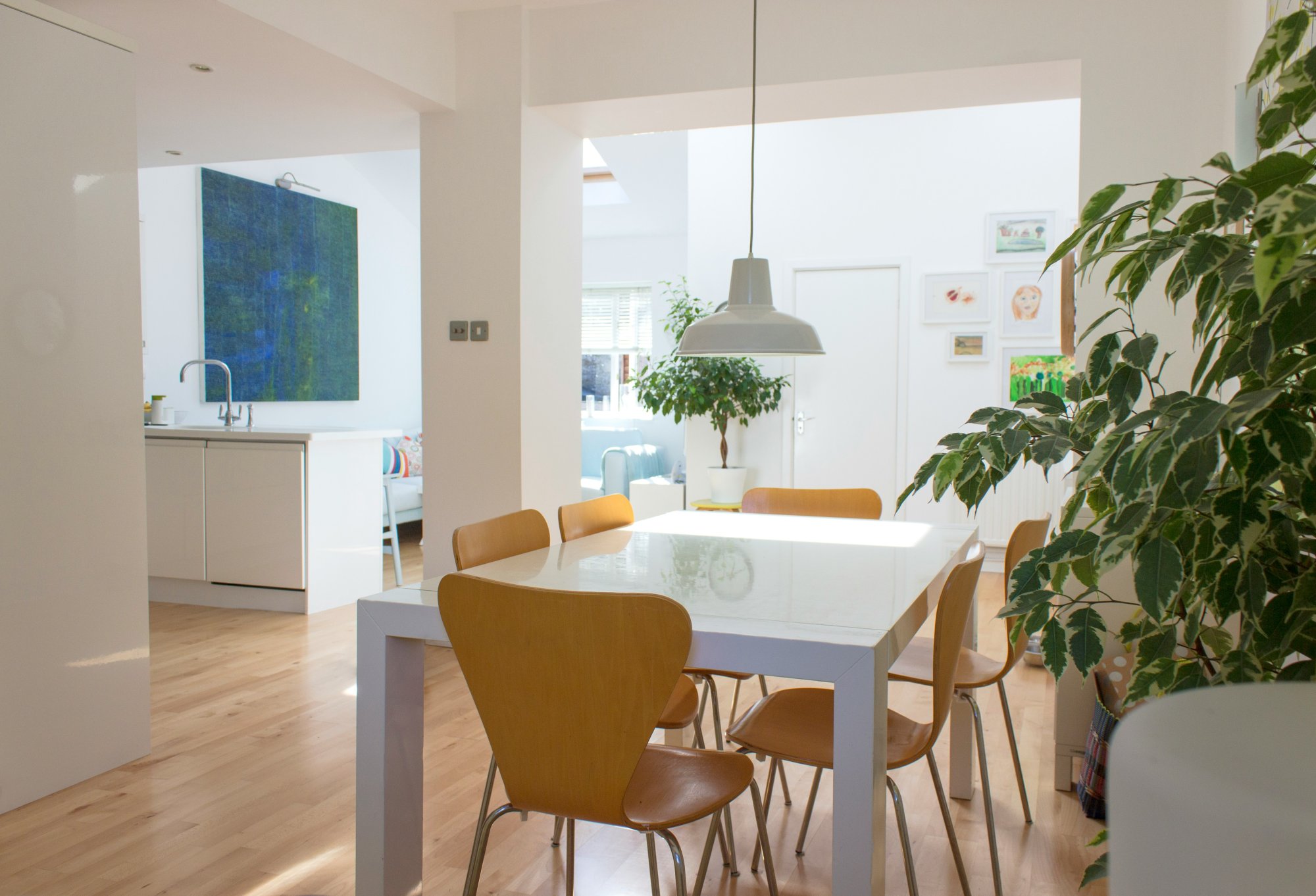 Ett rent och ombonat vardagsrum